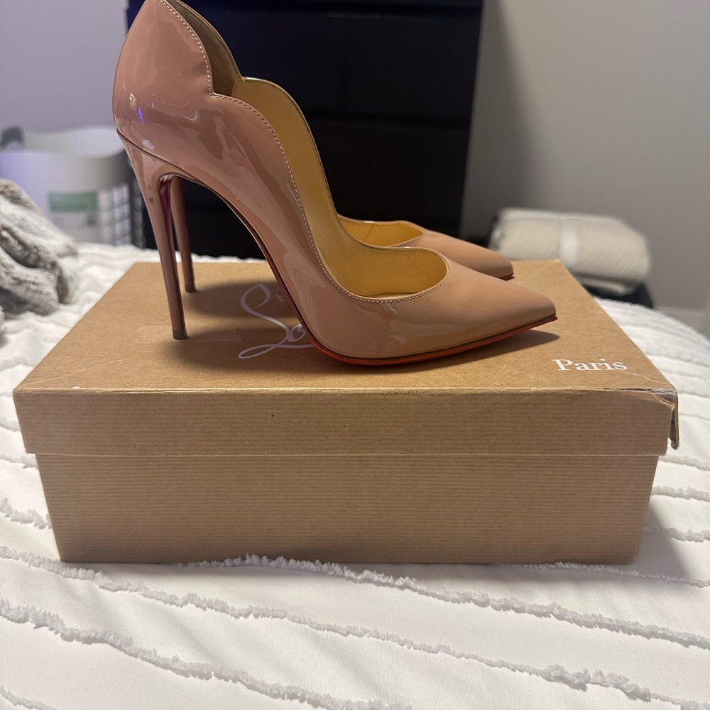 Louboutin Hot Chick Nude Size 36
